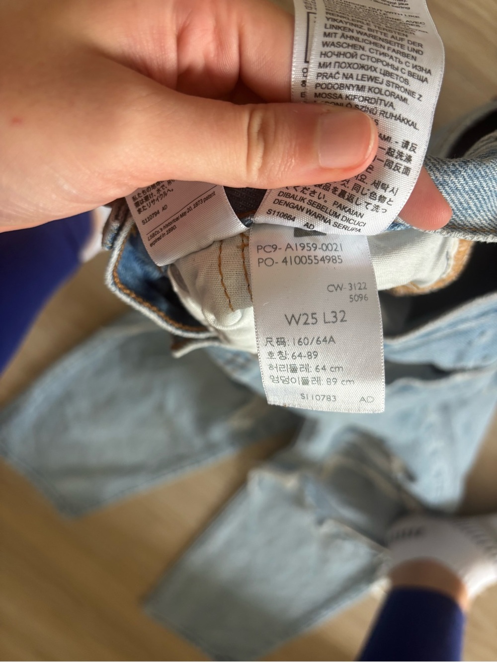 Levi’s Premium 90’s 501 Distressed Jeans - Picture 3 of 4